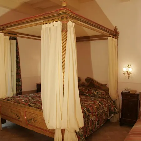 Tenuta Del Gallo * أميليا
