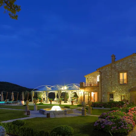 Relais Tenuta Del Gallo Farm stay *